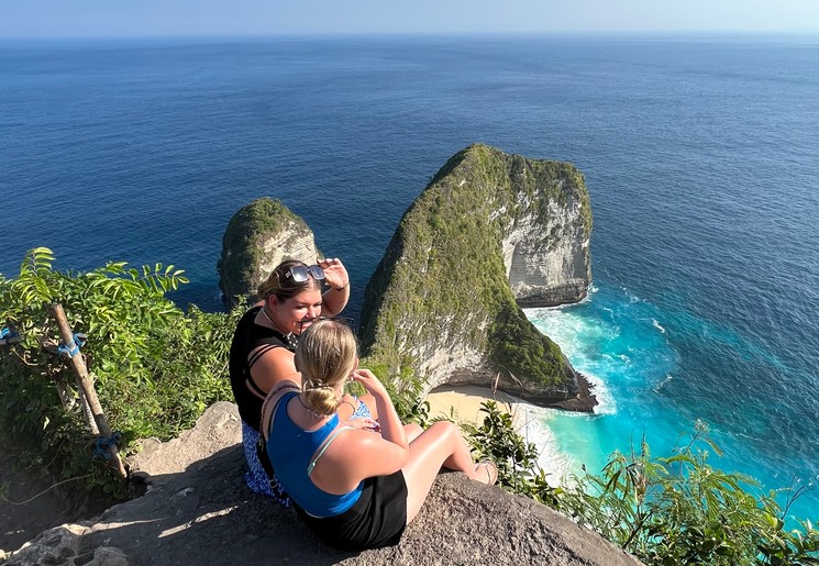 Collega Kaylee bij Nusa Penida, Bali Indonesië