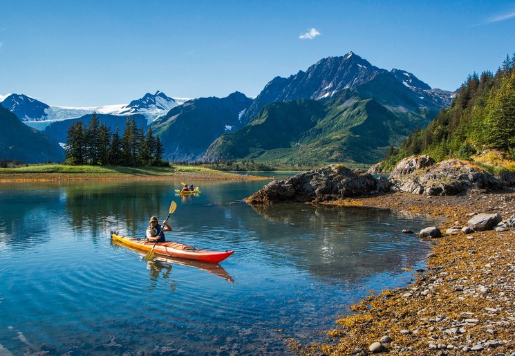 Kanovaren in de lagune van Kenai Fjords Lodge, Alaska