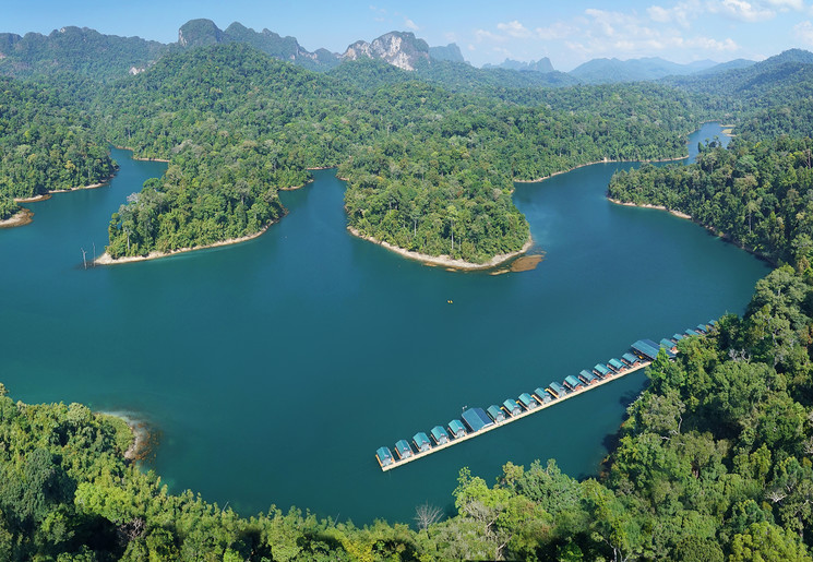 Het Cheow Larn Meer in Khao Sok National Park, Thailand