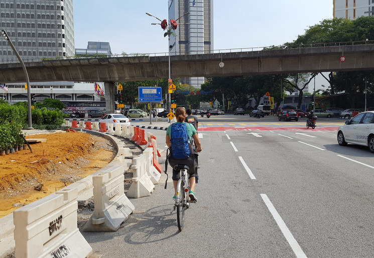 Gionne fietsen in Kuala Lumpur