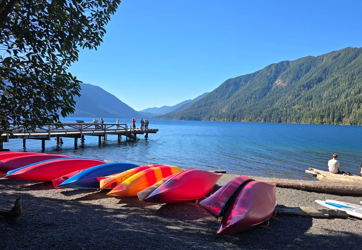 Kajakken op Lake Crescent, Olympic National Park, USA