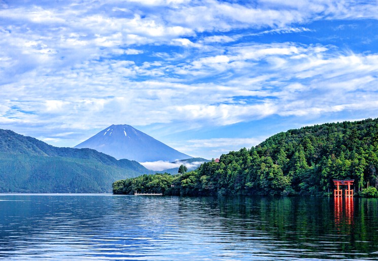 Uitzicht op Mount Fuji bij Lake Ashi, Japan