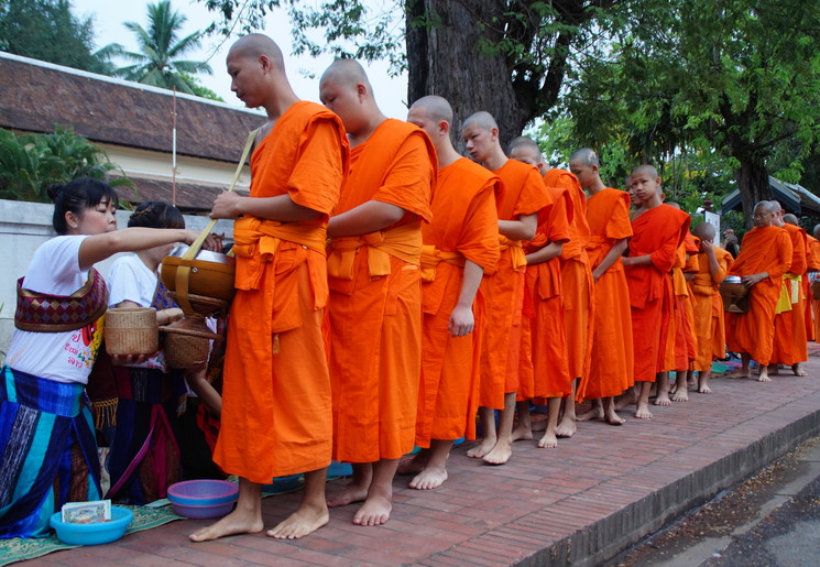 Laos-Luang-Prabang-Monniken1_1_415917