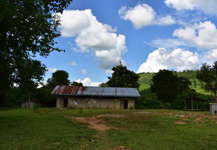 Een schooltje met de groepen 1 t/m 3 in Ban Don Khoun, Nong Khiow - Laos