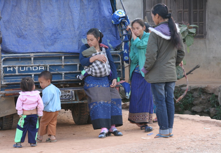 Een beeld van de lokale bevolking die u bezoekt tijdens uw tour door Phonsavan