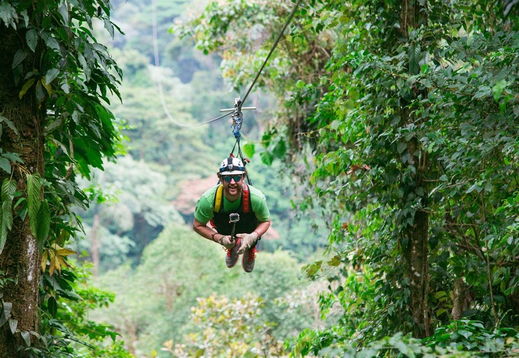 Zweven door de boomtoppen bij de Arenal