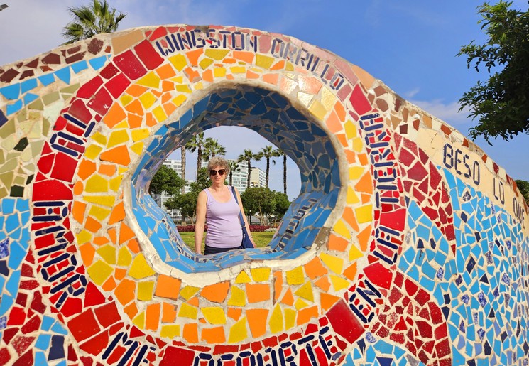 Kleurrijke mozaïeken in Miraflores, Lima, Peru