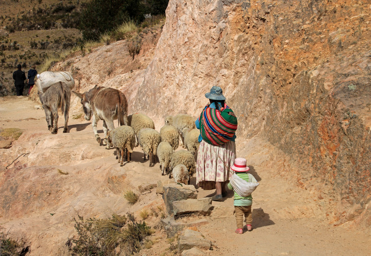 Lokale-bevolking-op-Isla-del-Sol-Bolivia