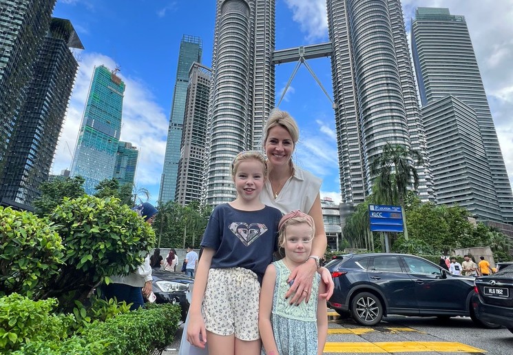 Collega Michelle met haar kinderen in Kuala Lumpur Maleisie