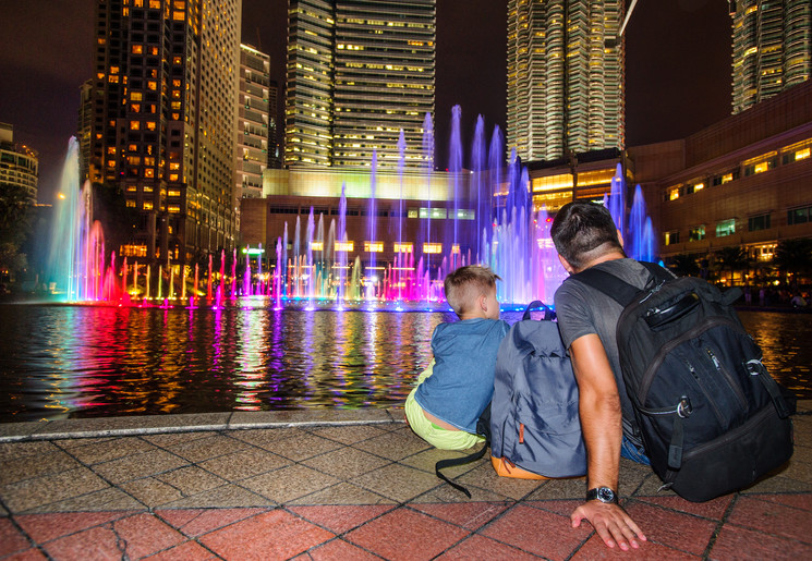 Maleisië Kuala Lumpur vader en zoon.