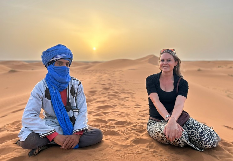 Prachtige zonsondergang in de woestijn