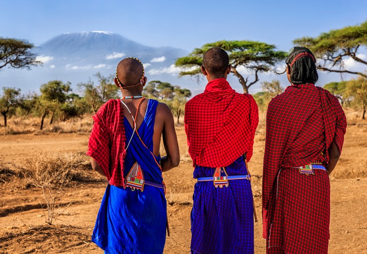 Masai met de Mount Kilimanjaro in Tanzania
