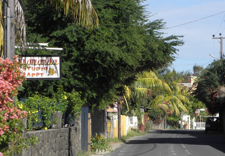 Wandelend de straatjes van Poste Lafayette verkennen op Mauritius