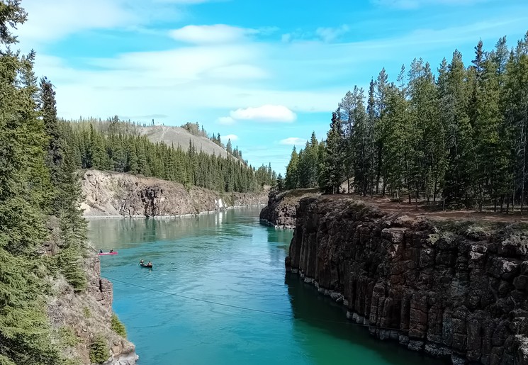 Kajakken bij Miles Canyon, Whithorse Yukon Kajakken bij Miles Canyon, Whithorse Yukon