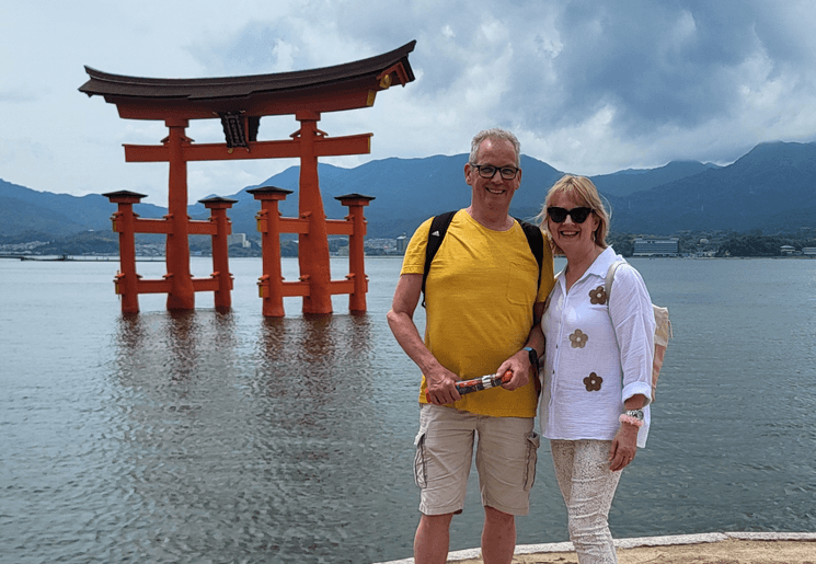 Bij een tempel op Miyajima