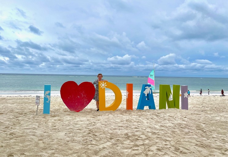 Het witte zandstrand van Diani en Galu Beach in Mombasa, Kenia