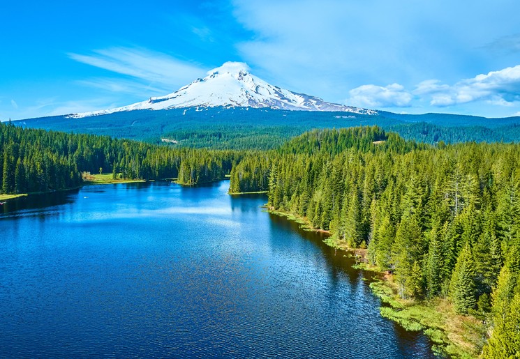 De besneeuwde piek van Mount Hood, Oregon, Amerika