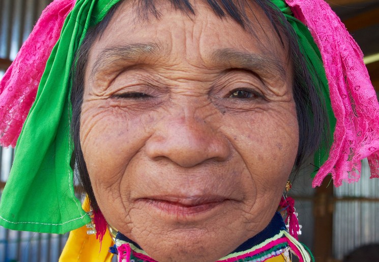 Myanmar-Inle Lake-Padaung vrouw(8)