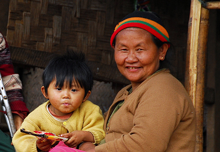 Myanmar-Kalaw-bevolking-omaenkindje(8)