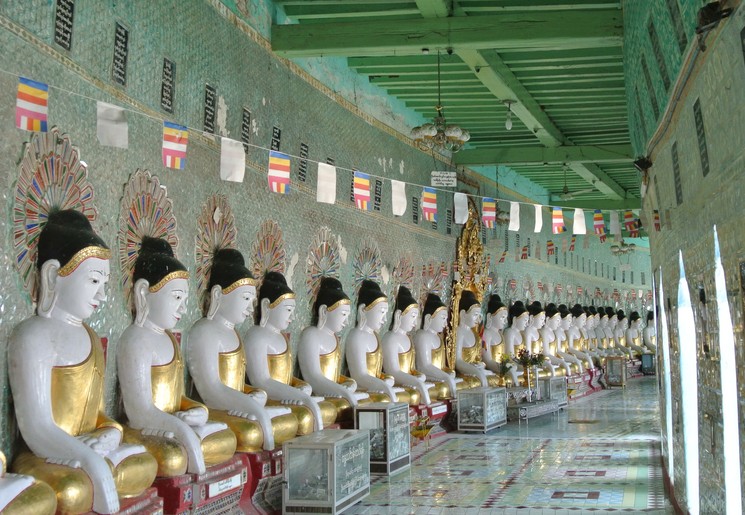 Wie herkent dit? Kinderklasje in Myanmar zingt een heel bekend liedje!