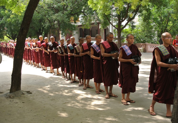Monniken in Sagaing
