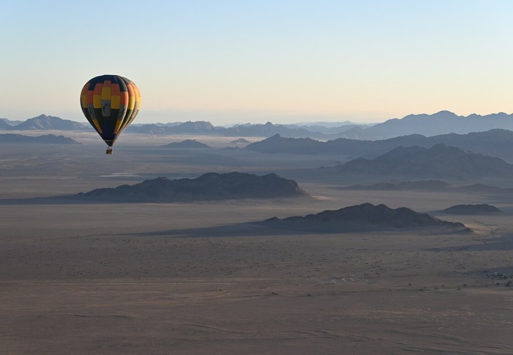 Luchtballonvaart boven de Sossusvlei in Namibie