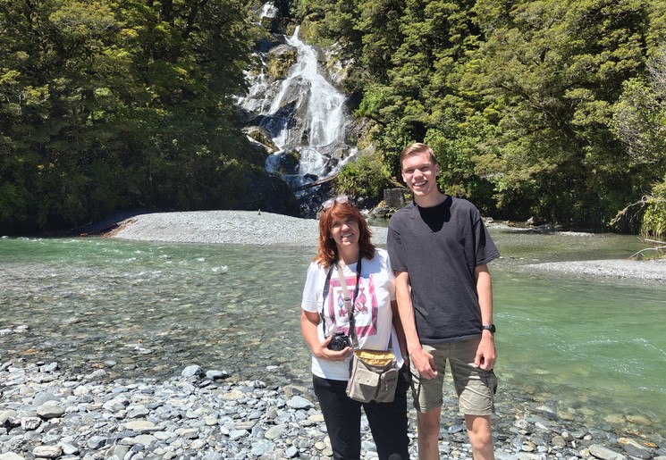 Nieuw-zeeland-Haast-Pass-Faintail-Falls