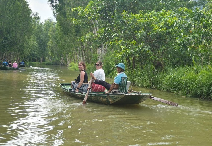 Laat je rondvaren in Thung Nham Laat je rondvaren in Thung Nham