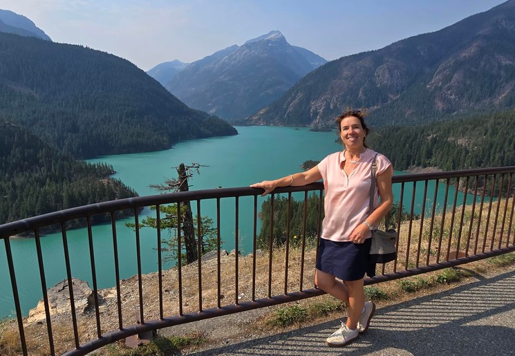 Collega Irene bij Diablo Lake Overlook, North Cascades National Park
