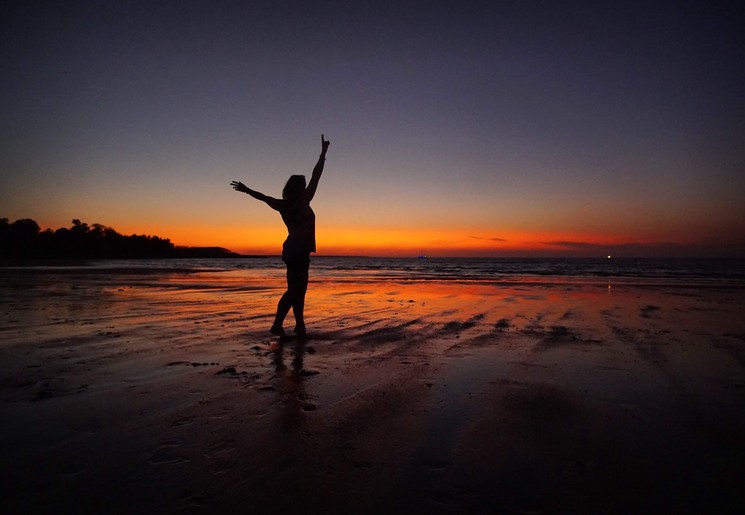 Zonsondergang aan het water in Darwin