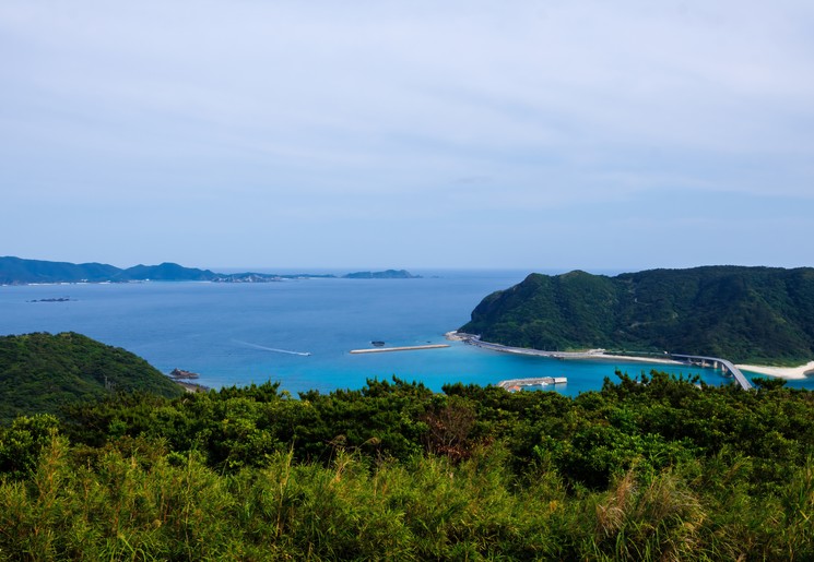 Witte strand van Aka, Japan