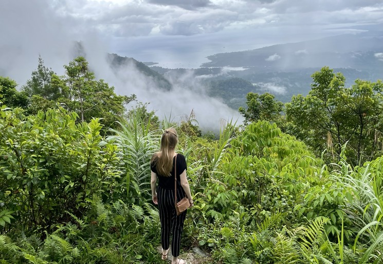 Adembenemende uitzichten op de jungle van de Molukken