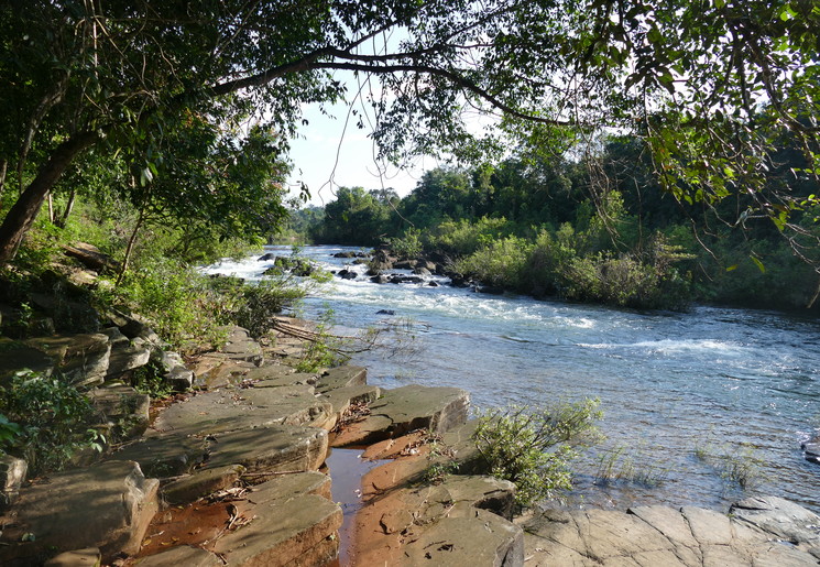 Stromende rivier bij Chi Pat, Cambodja