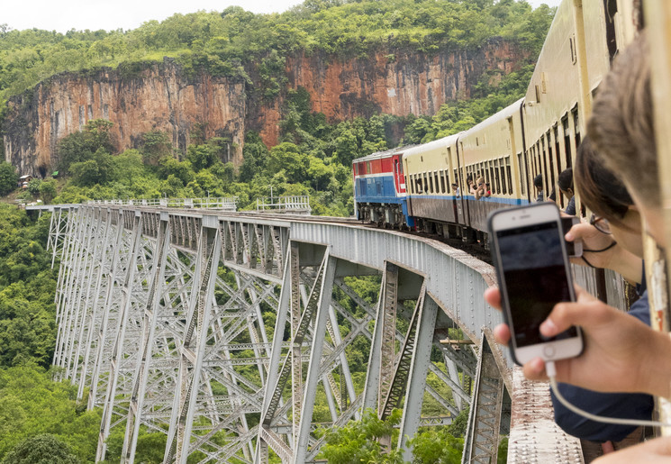 Myanmar brug trein