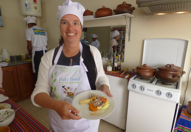Collega Irene doet een kookcursus in Lima - Peru