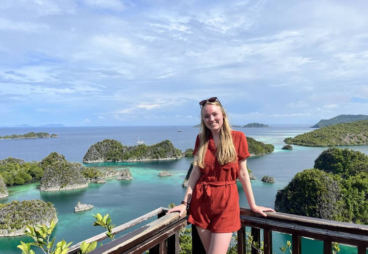 Melany met uitzichten bij Raja Ampat, Irian Jaya