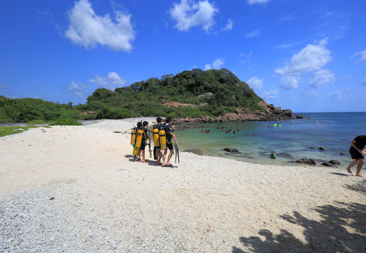 Snorkel tussen de kleurrijke vissen bij Pigeon Island