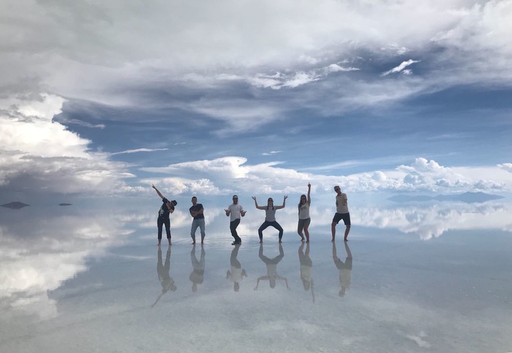 Poseren op de zoutvlakte in Uyuni - Bolivia