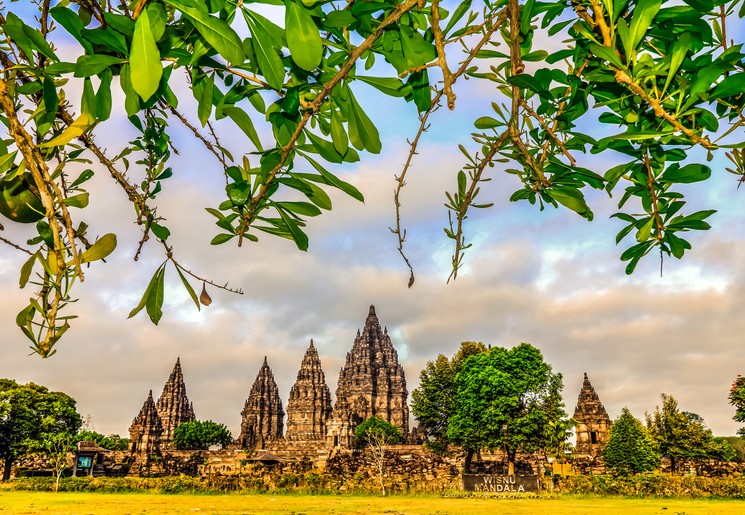 De prachtige Prambanan tempel bij Jogykarta