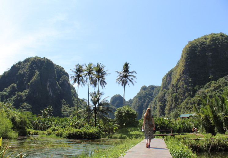 Wandelen door de omgeving van Rammang Rammang Sulawesi