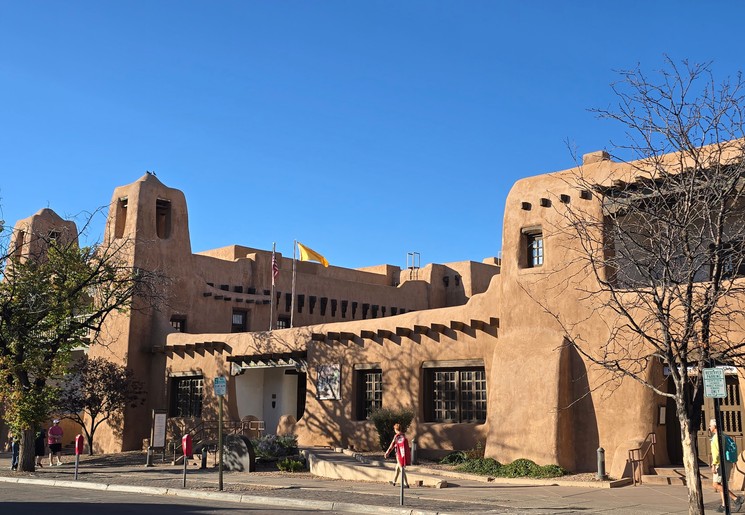 Dwaal door de stad Santa Fe en bewonder de oude gebouwen