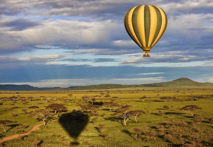 Vlieg met een luchtballon over de Serengeti in Tanzania