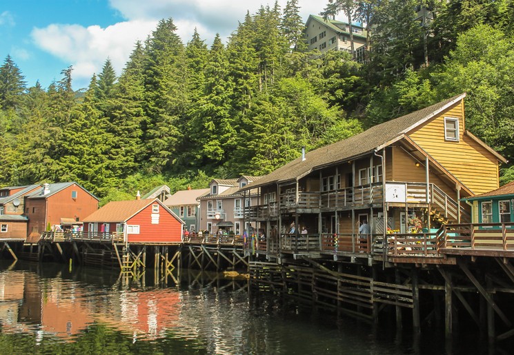 Huizen boven het water, Skagway, Alaska, Amerika