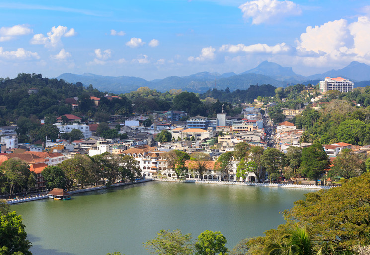 Uitzicht over de stad Kandy, Sri Lanka