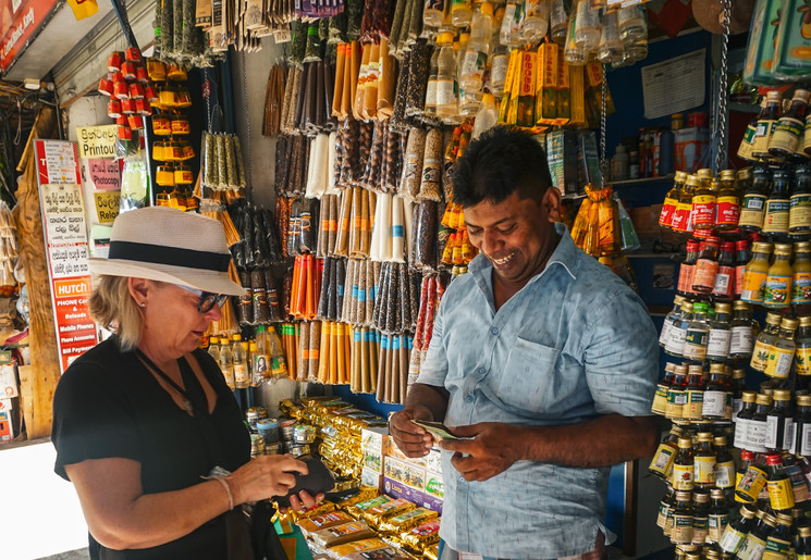 Samen op de markt in Kandy, Sri Lanka