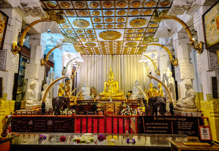 Breng een bezoek aan de Tempel van de Tand in Kandy