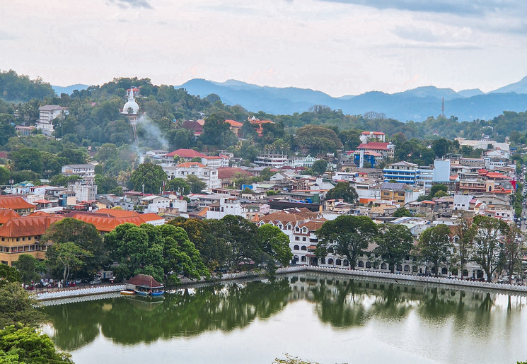 Uitzicht op de stad Kandy in Sri Lanka