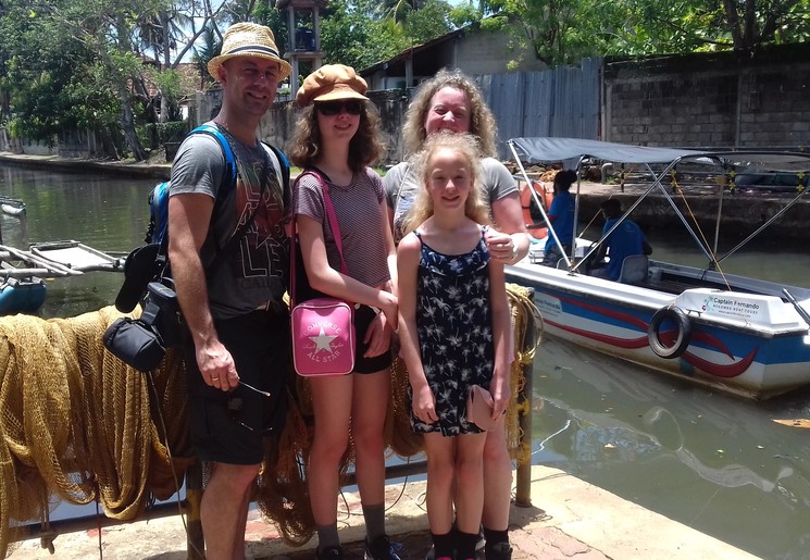 Met het gezin in Negombo in de canals varen, Sri Lanka