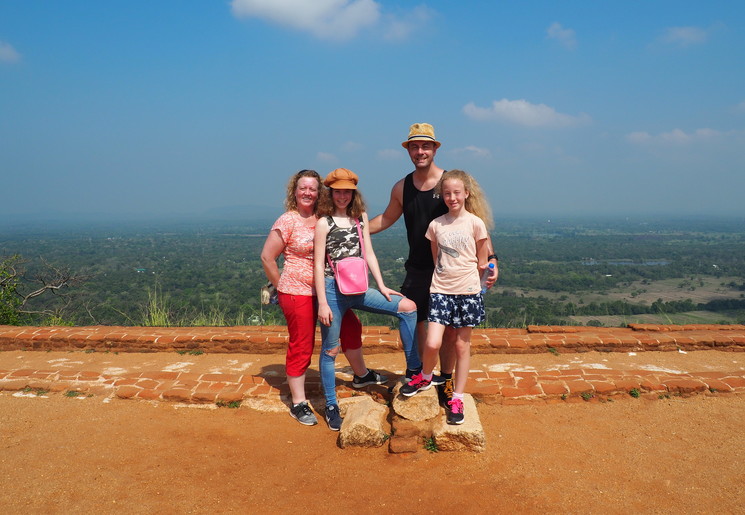 Met het hele gezin op de Sigirya Rock, Sri Lanka