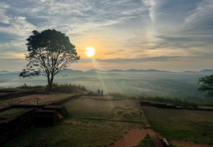 Zonsopgang boven de Sigiriya, Sri Lanka